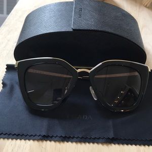 prada sunglasses spr53s